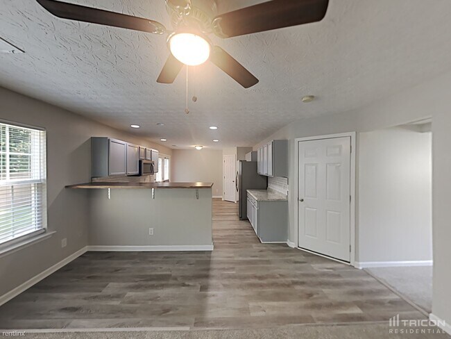 Building Photo - 423 Waterbury Way