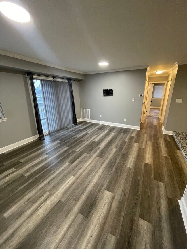 Foto del edificio - Brand New Renovated Condo in Edgewood!