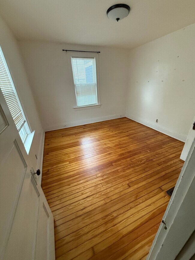 Building Photo - 8436 Burns Ave