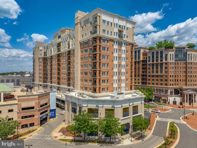 Building Photo - 1915 Towne Centre Blvd