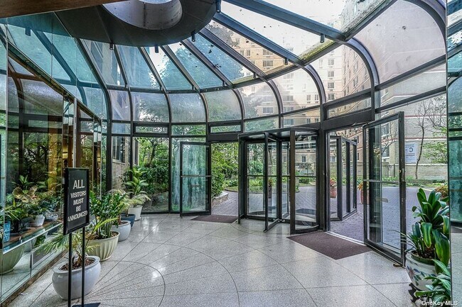 Foto del edificio - 138-35 Elder Ave