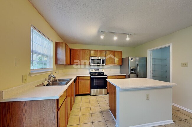 Foto del edificio - 14470 Angel Berry Cir