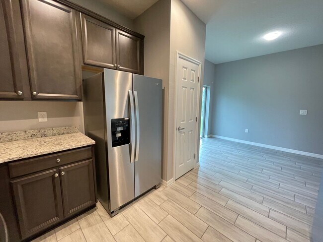 Building Photo - Gorgeous 3 Bedroom, 2 Bathroom Home in Pal...