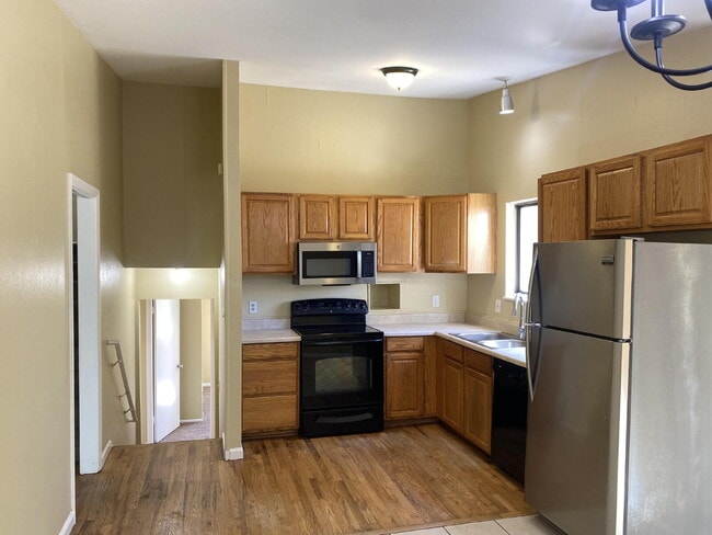 Foto del edificio - "Charming 3-Bed Oasis with 2 Full Baths in...