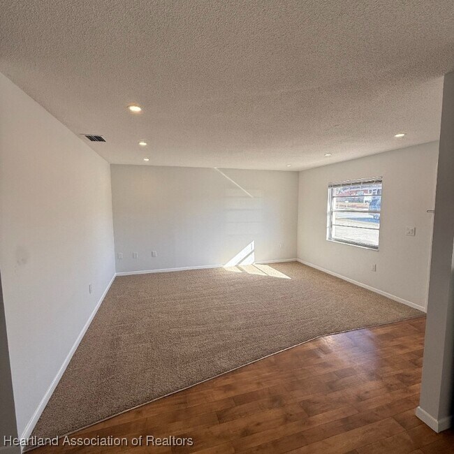 Building Photo - 317 E Main St