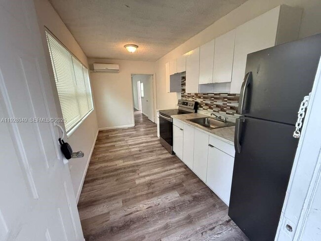 Building Photo - 812 NW 26th Ave