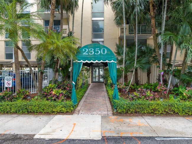 Foto del edificio - 2350 NE 135th St