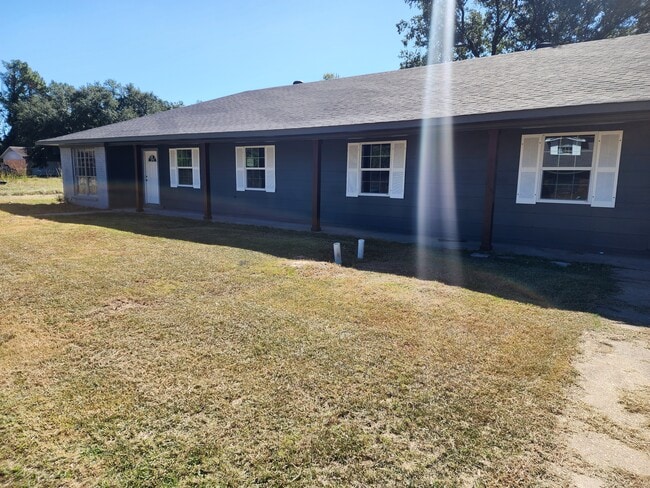 Building Photo - 604 Zoe Cir