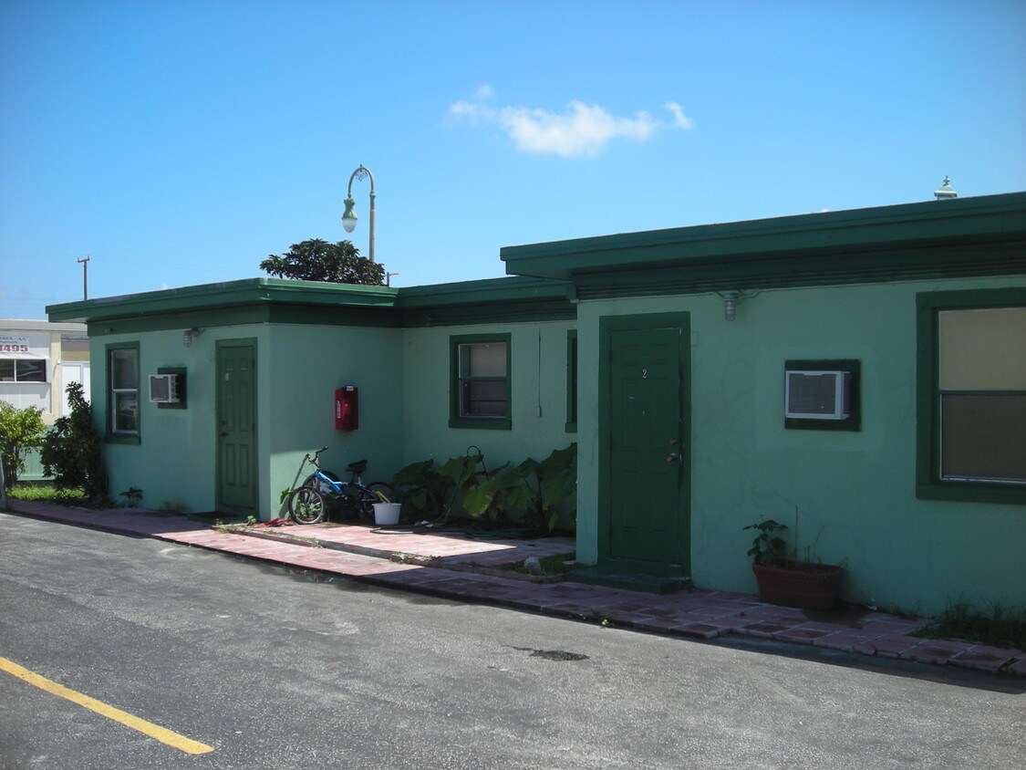 Primary Photo - 915 S Dixie Hwy