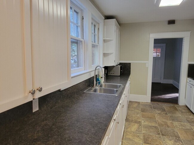 Foto del edificio - 3 Bedroom 1.5 bath House Florence!