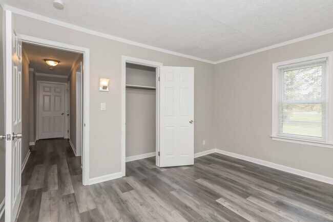 Foto del edificio - 1176 Highview Dr