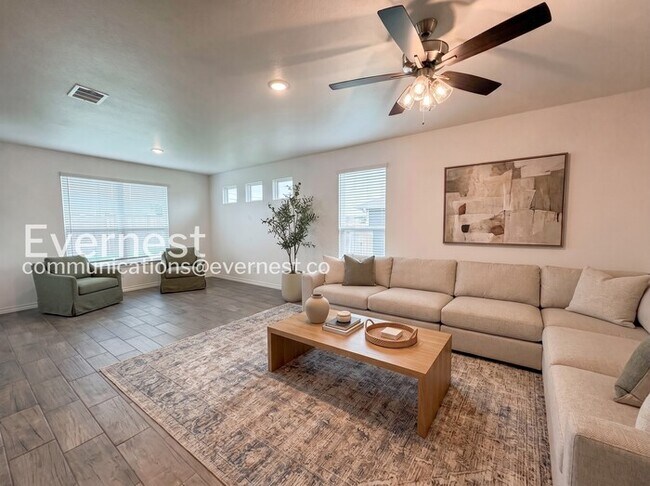 Building Photo - Limited Time Special Offer / 4 Bed, 2 Bath Home with Garage / Pet-Friendly / Vouchers Accepted / ...