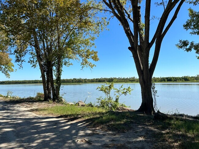 Foto del edificio - 496 Campground Rd