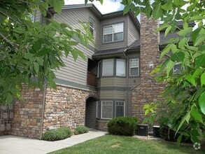 Building Photo - 5220 Boardwalk Dr