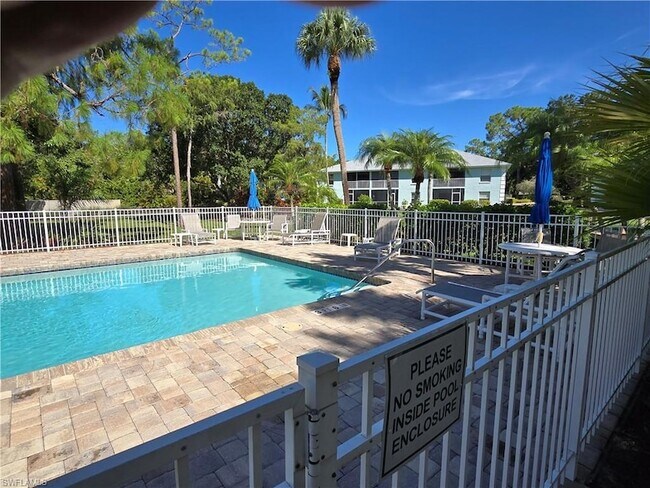 Foto del edificio - 5741 Whitaker Rd