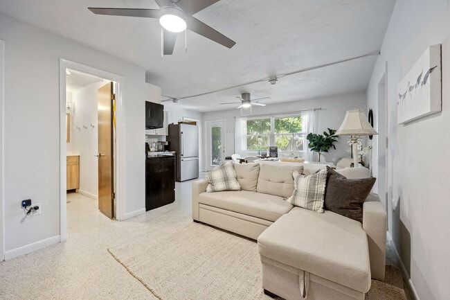 Building Photo - 105 NE 3rd St