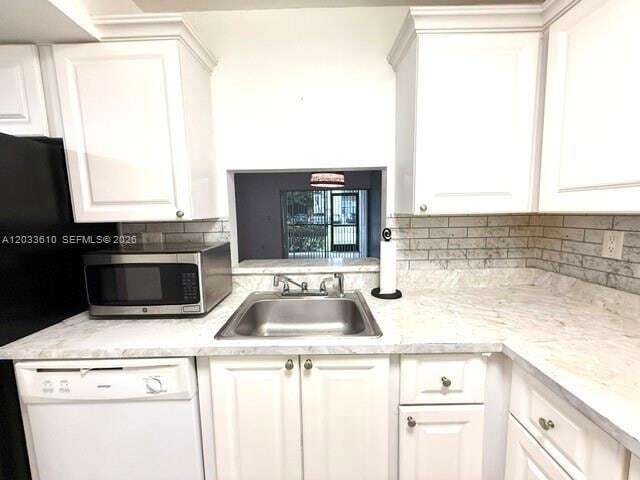 Building Photo - 731 N Pine Island Rd