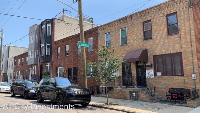 Building Photo - 2 br, 1.5 bath House - 1920 Reed St