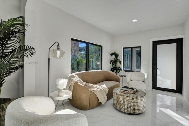 Foto del edificio - 7943 NW 6th Ave