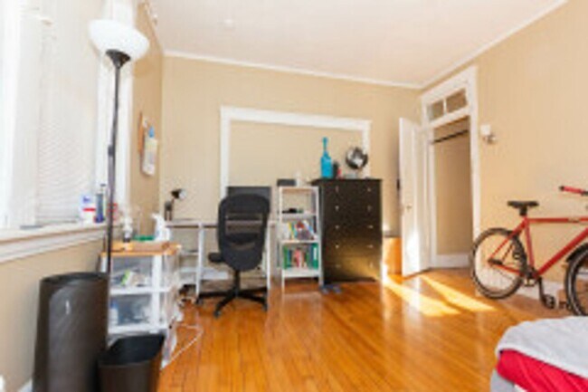 Foto del edificio - HOT BROOKLINE LISTING!!!