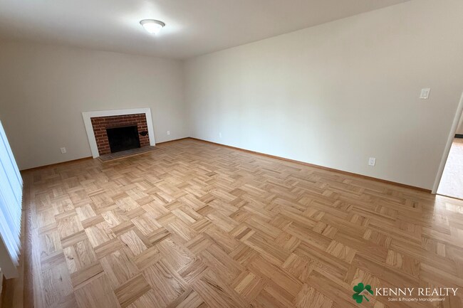 Building Photo - Beautifully Remodeled 3 Bedroom, 2 Bathroo...