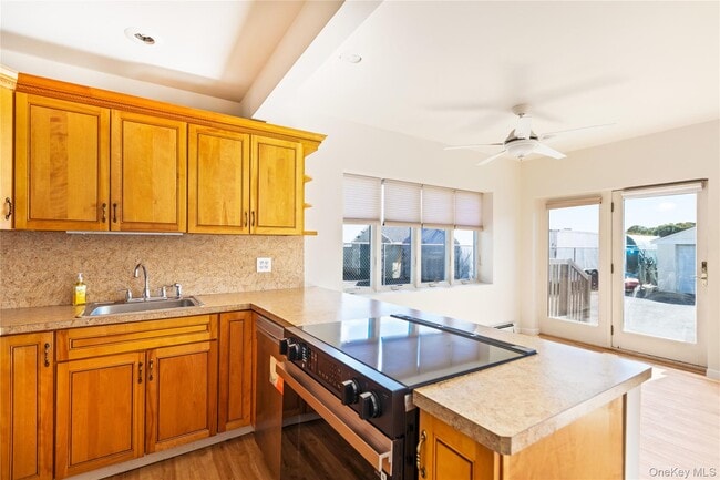 Building Photo - 32 Shore Dr