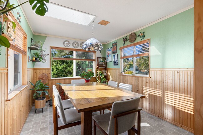 Foto del edificio - 1331 Rainier Ave