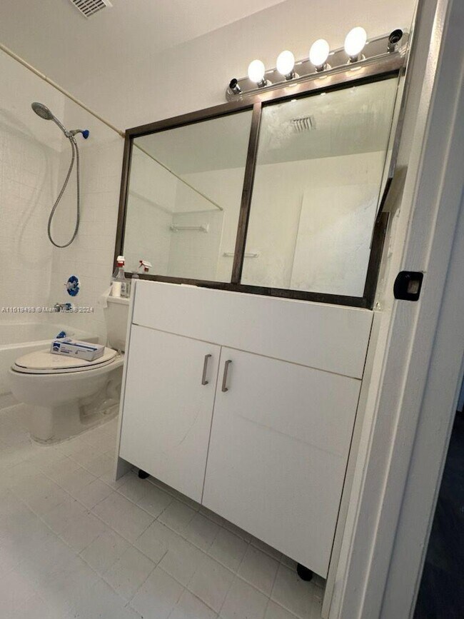 Foto del edificio - 8245 NW 191st St