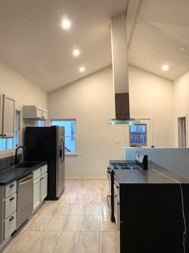 Foto del edificio - 6836 Bevis Ave