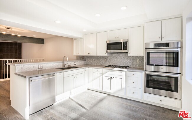 Building Photo - 13050 Mindanao Way