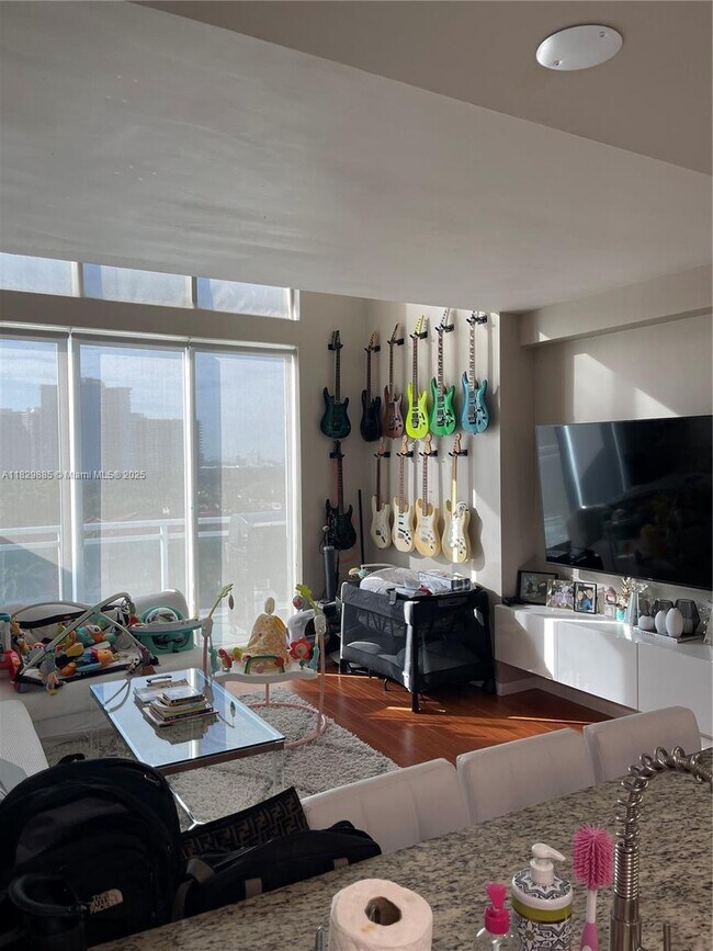 Foto del edificio - 3000 NE 188th St