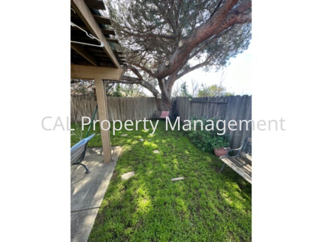 Foto del edificio - 3 Bedroom 2 Bath home in Soledad, CA