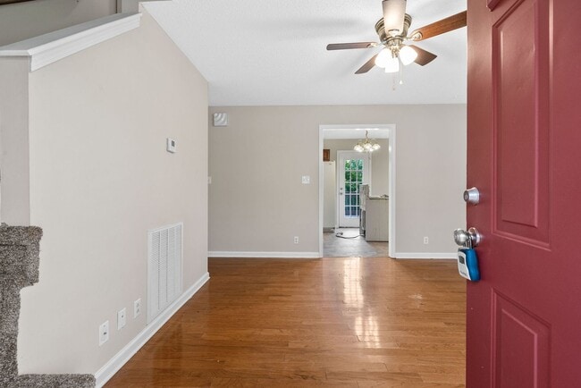 Building Photo - 3 Bedroom Pet friendly Home For Rent Near ...