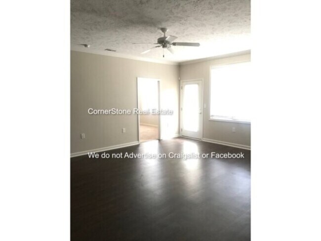 Foto del edificio - 4040 Bardstown Ct