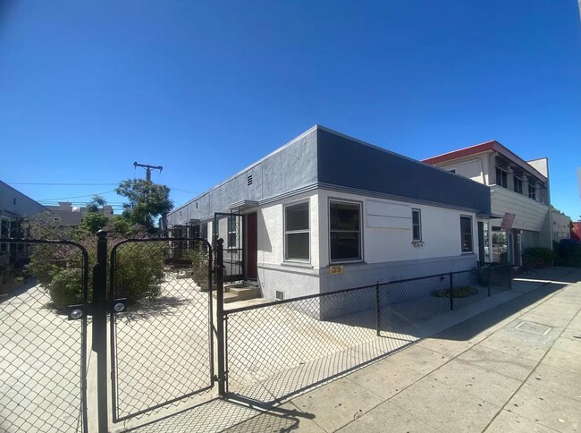 Foto del edificio - 2616 Santa Monica Blvd