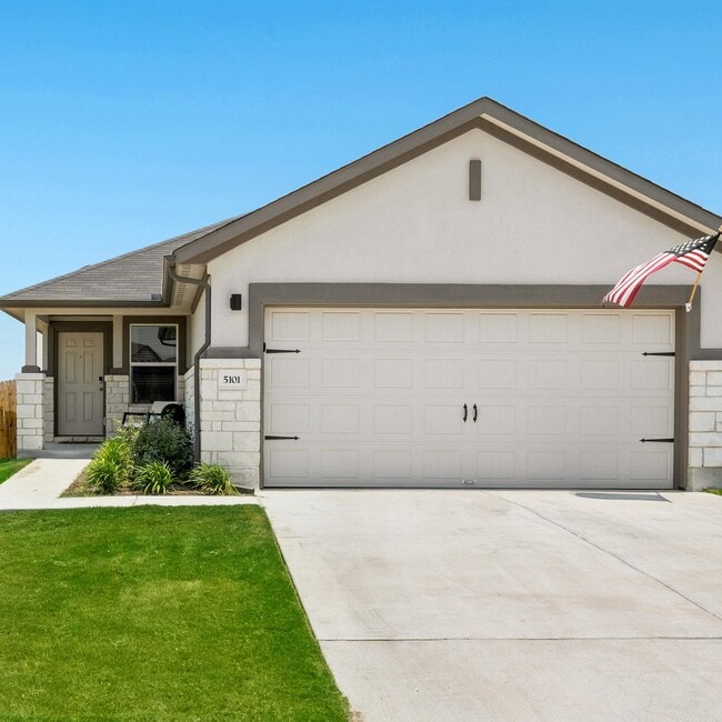 Building Photo - Tricon Saddle Creek