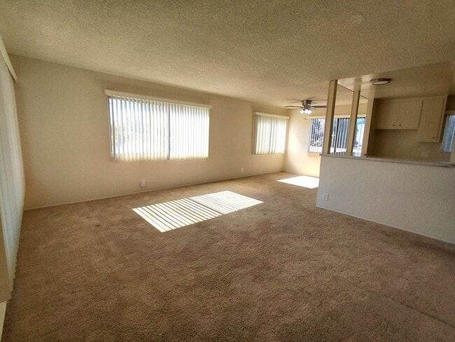 Building Photo - Memorial Apartments- Spacious  Clean 2 Bed...