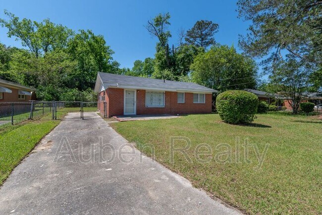Building Photo - 128 E Hall St