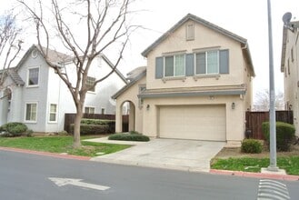 Building Photo - 61 Cassia St