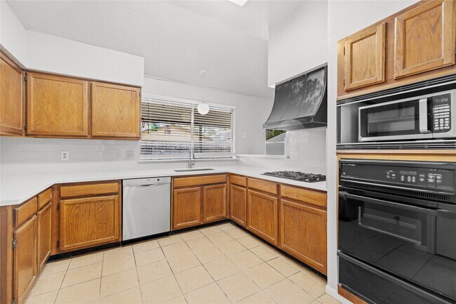 Building Photo - 8118 Vista Del Sol Dr