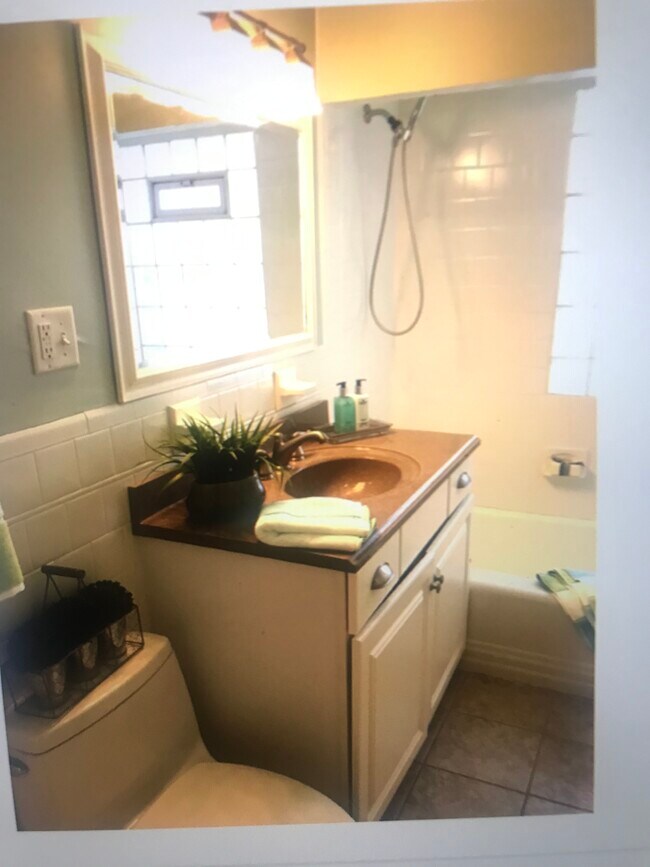 Foto del edificio - 214 Brook Rd