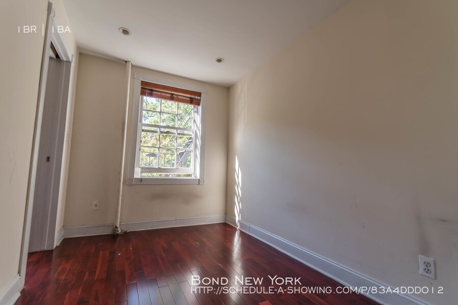 Building Photo - 496 Hudson St