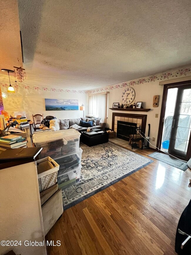 Building Photo - 107 Grenadier Ct
