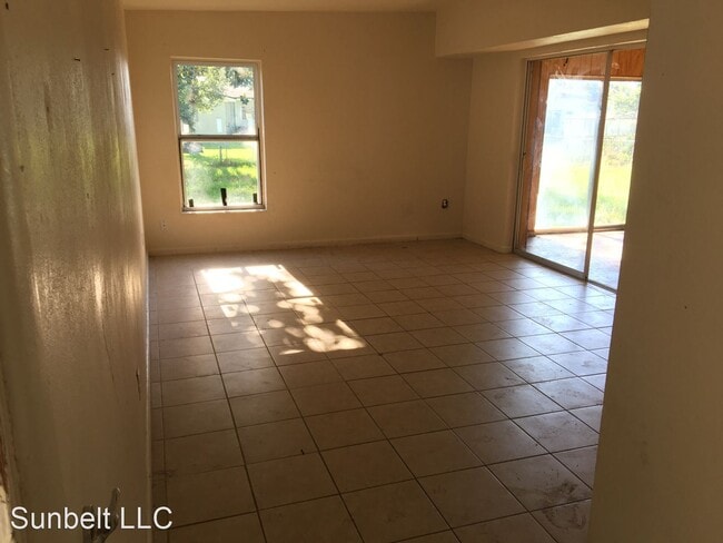 Building Photo - 3 br, 2 bath House - 1263 Croton Rd.