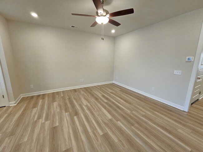 Building Photo - 1522 Yellowwood Ct