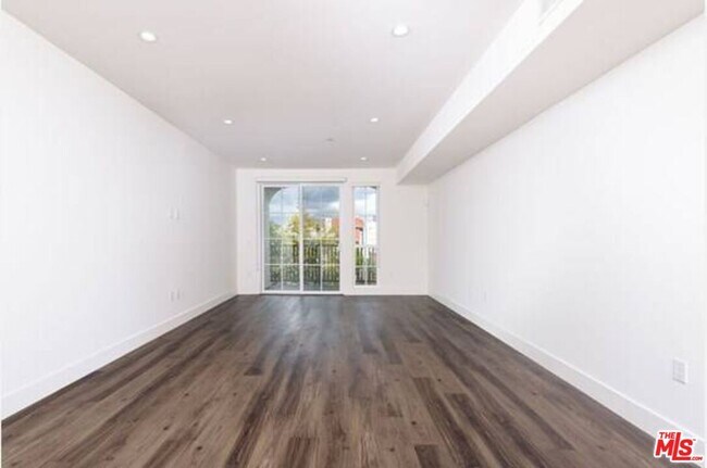 Foto del edificio - 1819 Kelton Ave