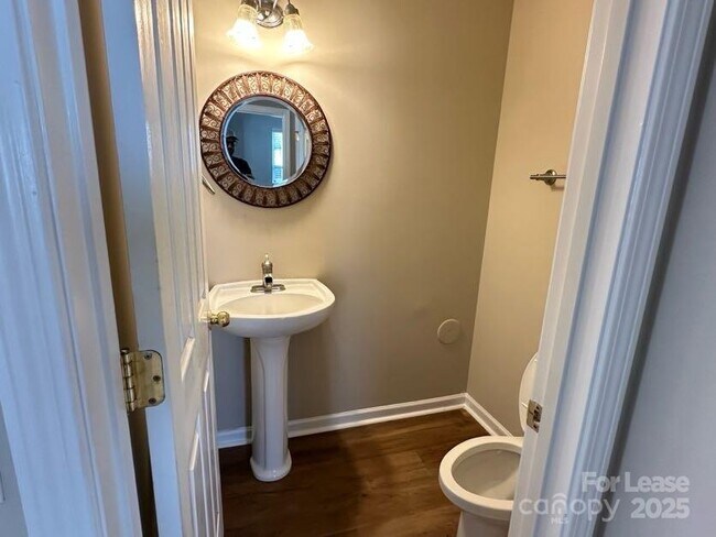 Foto del edificio - 9440 Graywell Ln