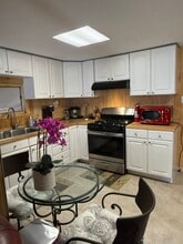 Building Photo - 719 W Mission Ln