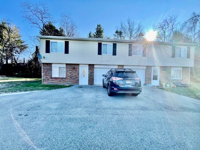 Foto del edificio - 3282 Ridge Rd Ext