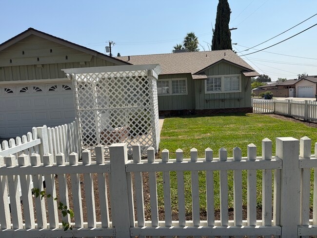Building Photo - 7700 Alcove Ave